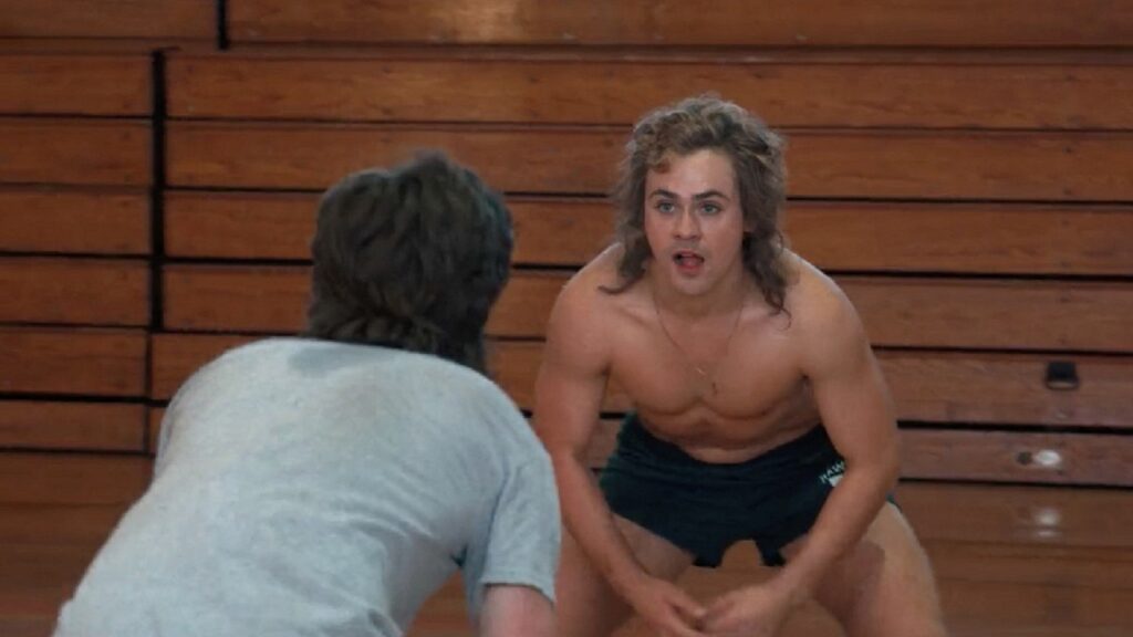 Billy y Steve jugando al baloncesto en 'Stranger things'