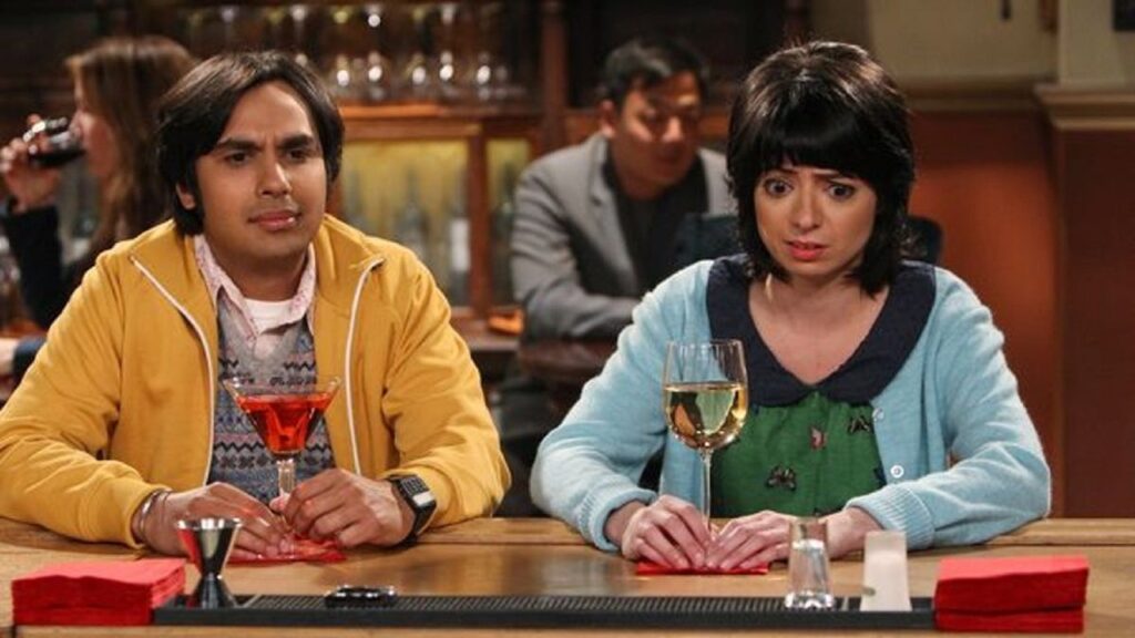 Raj y Lucy en 'Big Bang'