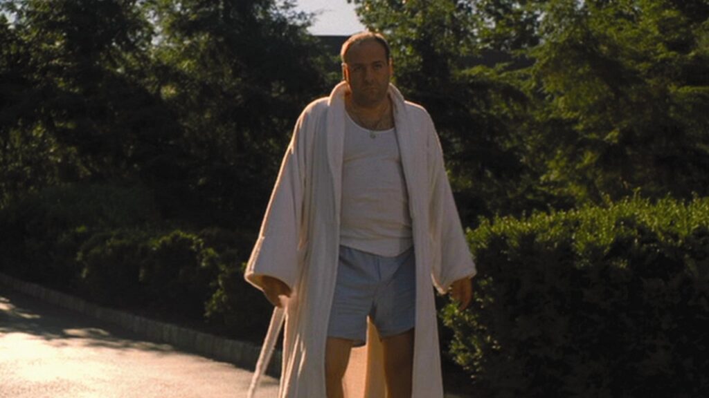 James Gandolfini en bata en 'Los Soprano'