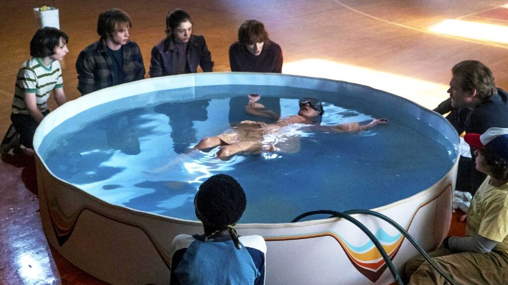 Once en la piscina en 'Stranger Things'