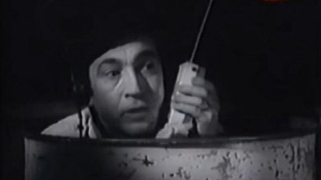 Miguel Gila con walkie talkie