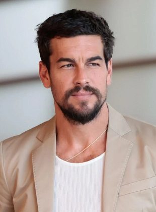 Mario Casas (Actor) Mario Casas (Actor)
