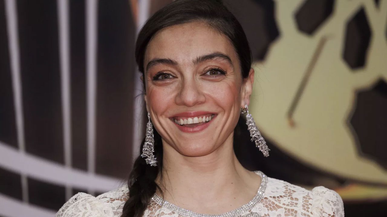 Merve Dizdar (Actriz) Merve Dizdar (Actriz)