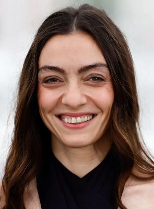 Merve Dizdar (Actriz) Merve Dizdar (Actriz)