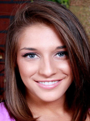 Mischa Brooks (Actriz)