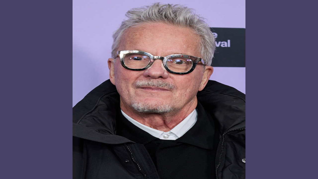 Mark Mothersbaugh | Compositor de Estados Unidos con Trayectoria en Comedia, Animación y Familiar