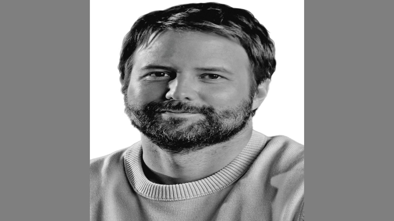 Ross Duffer | Guionista Estadounidense de Acción, Ciencia Ficción y Thriller