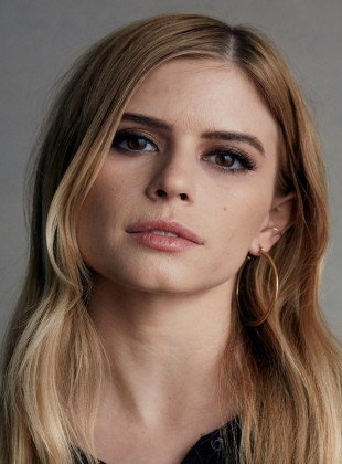 Carlson Young (Actriz)