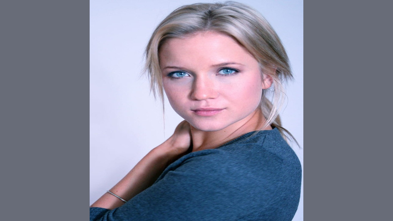 Jessy Schram (Actriz)