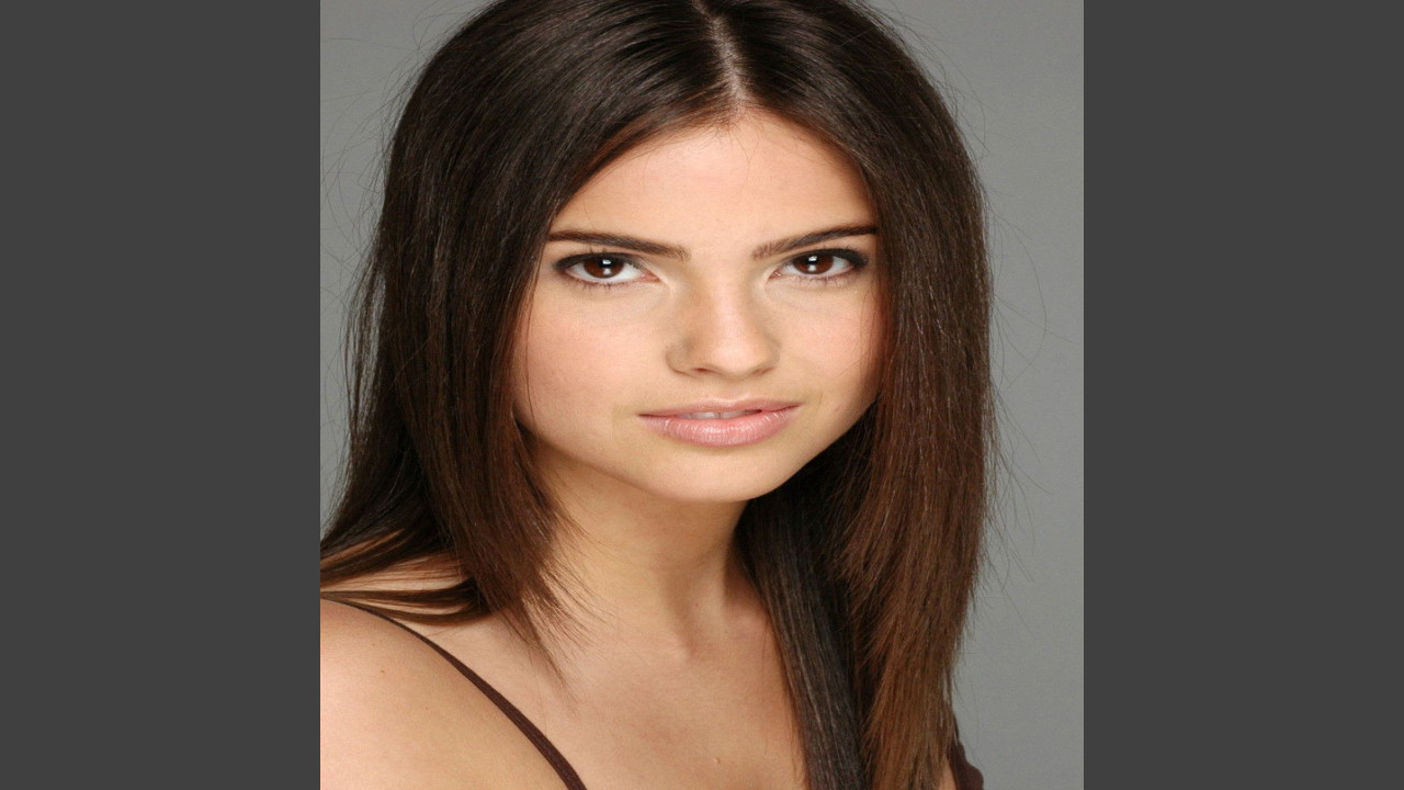 Shelley Hennig (Actriz) Shelley Hennig (Actriz)