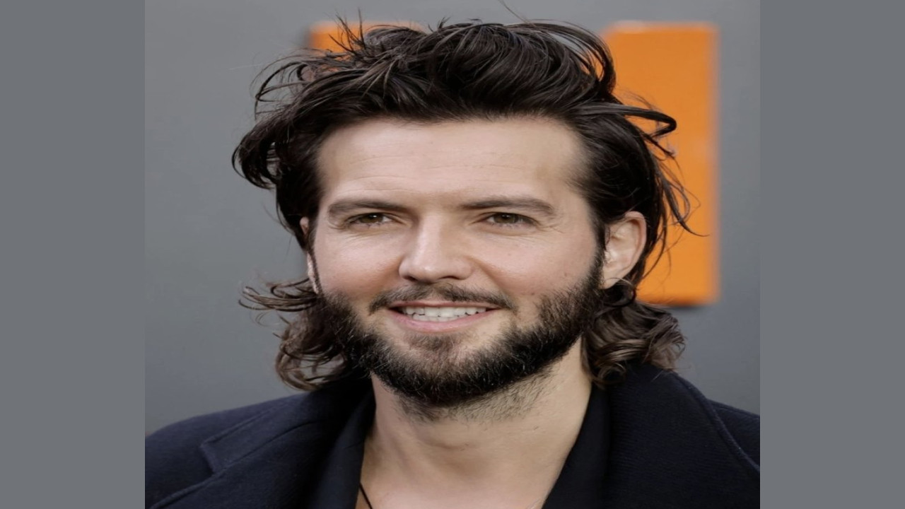 Guy Burnet (Actor)