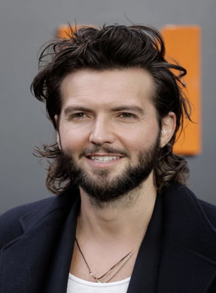Guy Burnet (Actor)