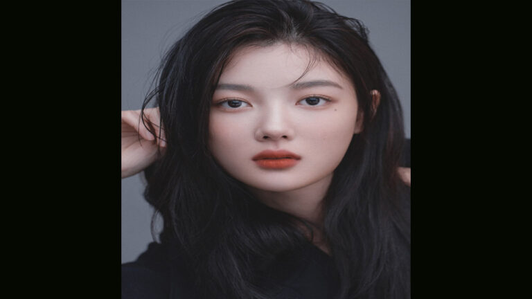 Kim Yoo Jung (Presentadora)