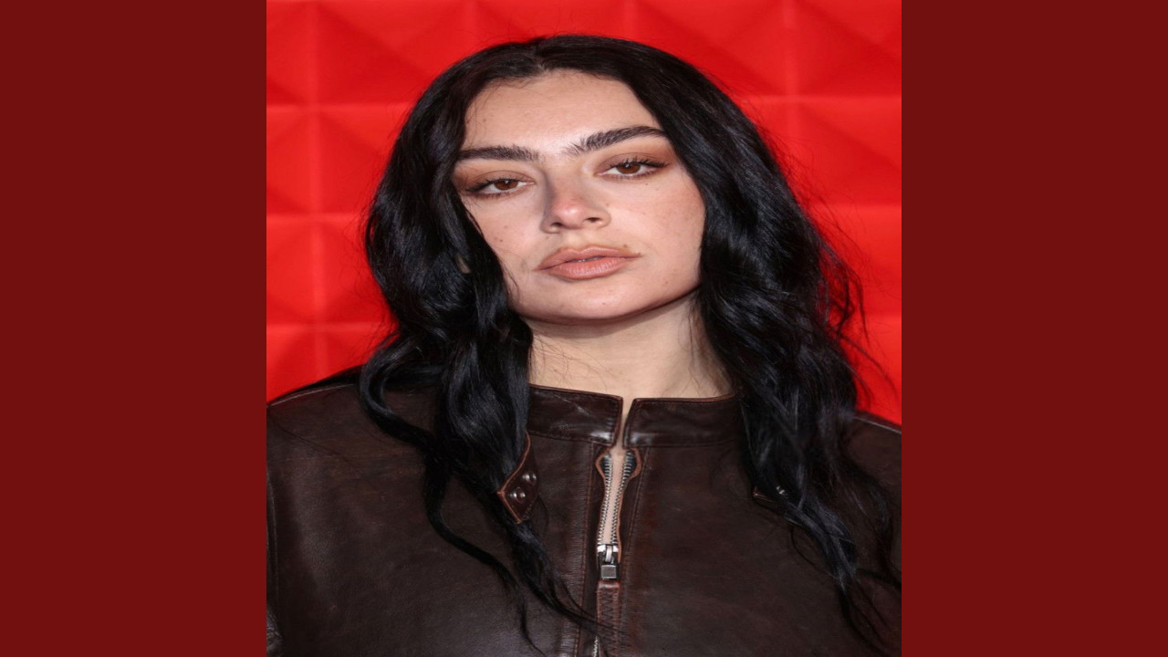 Charli xcx (Presentadora)