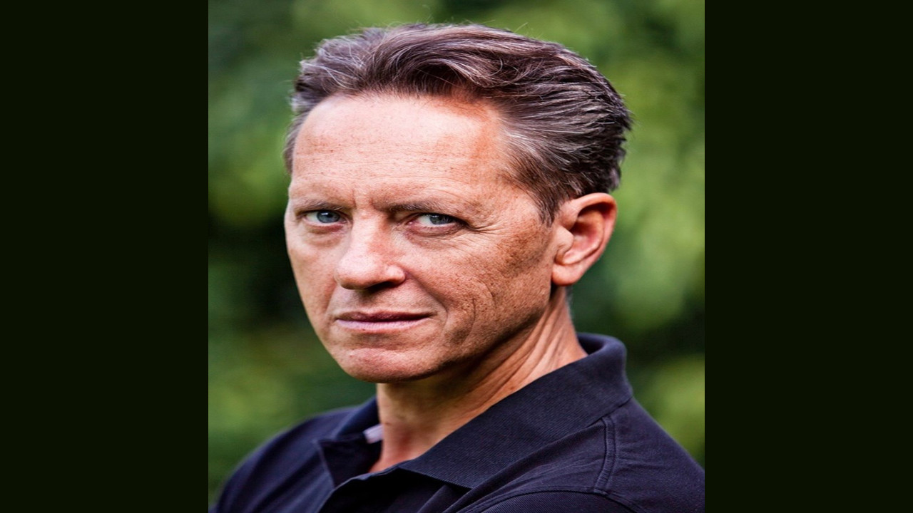 Richard E. Grant | Presentador especializado en Comedia, Drama y Cine Familiar