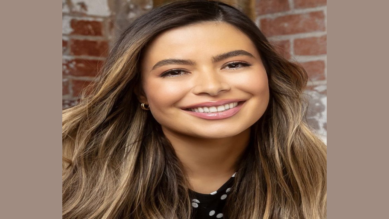 Miranda Cosgrove | Conductora Televisiva Estadounidense con Experiencia en Cine y Televisión