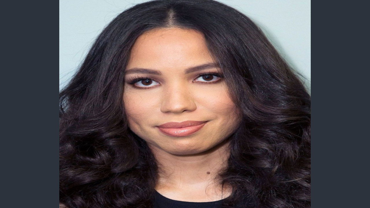 Jurnee Smollett (Presentadora)