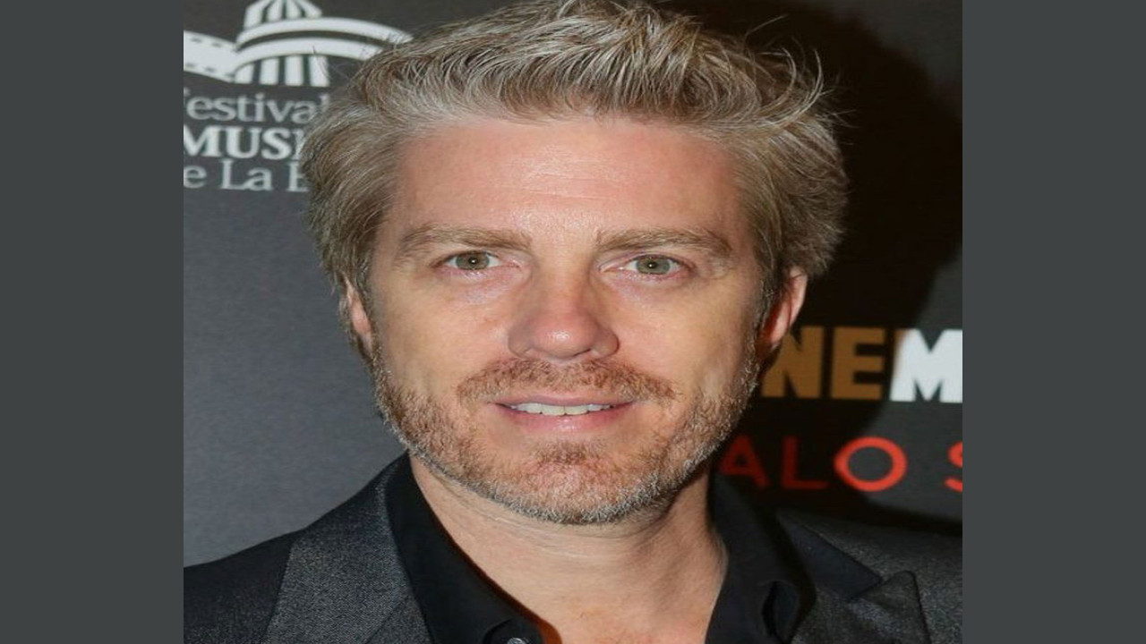 Kyle Eastwood (Presentador)