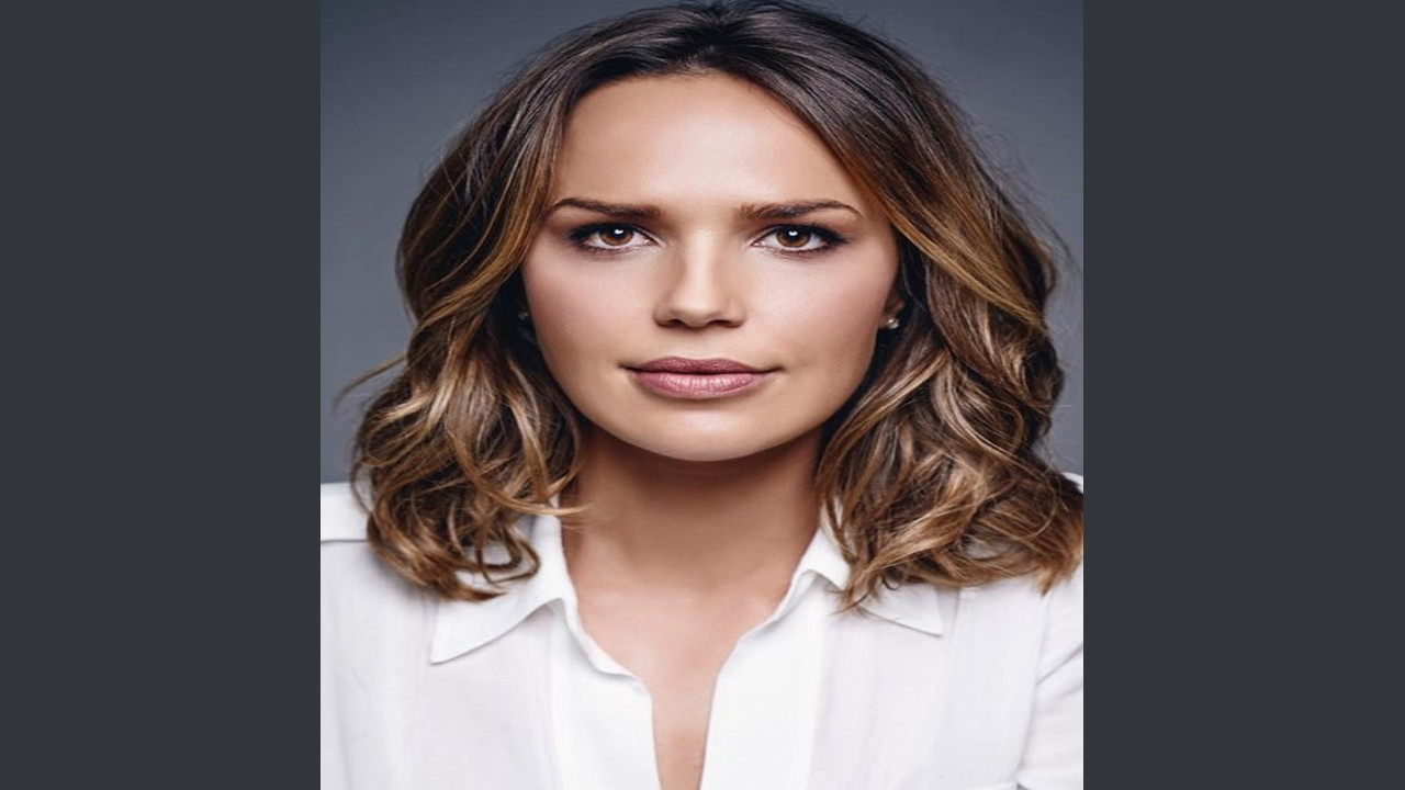 Arielle Kebbel (Presentadora)