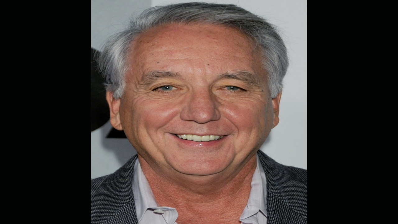 Bob Gunton (Presentador)