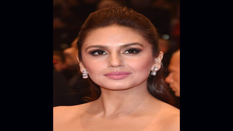 Huma Qureshi (Presentadora)