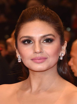 Huma Qureshi (Presentadora)
