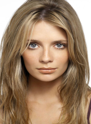 Mischa Barton (Presentadora)