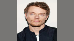 Alfie Allen (Presentador)