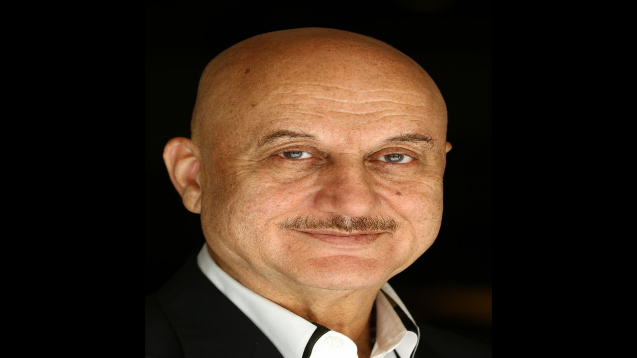 Anupam Kher (Presentador)