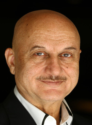Anupam Kher (Presentador)