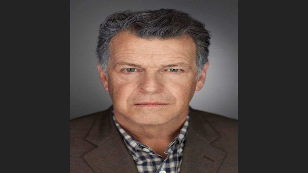 John Noble (Presentador) John Noble (Presentador)