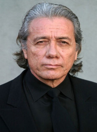 Edward James Olmos (Presentador)