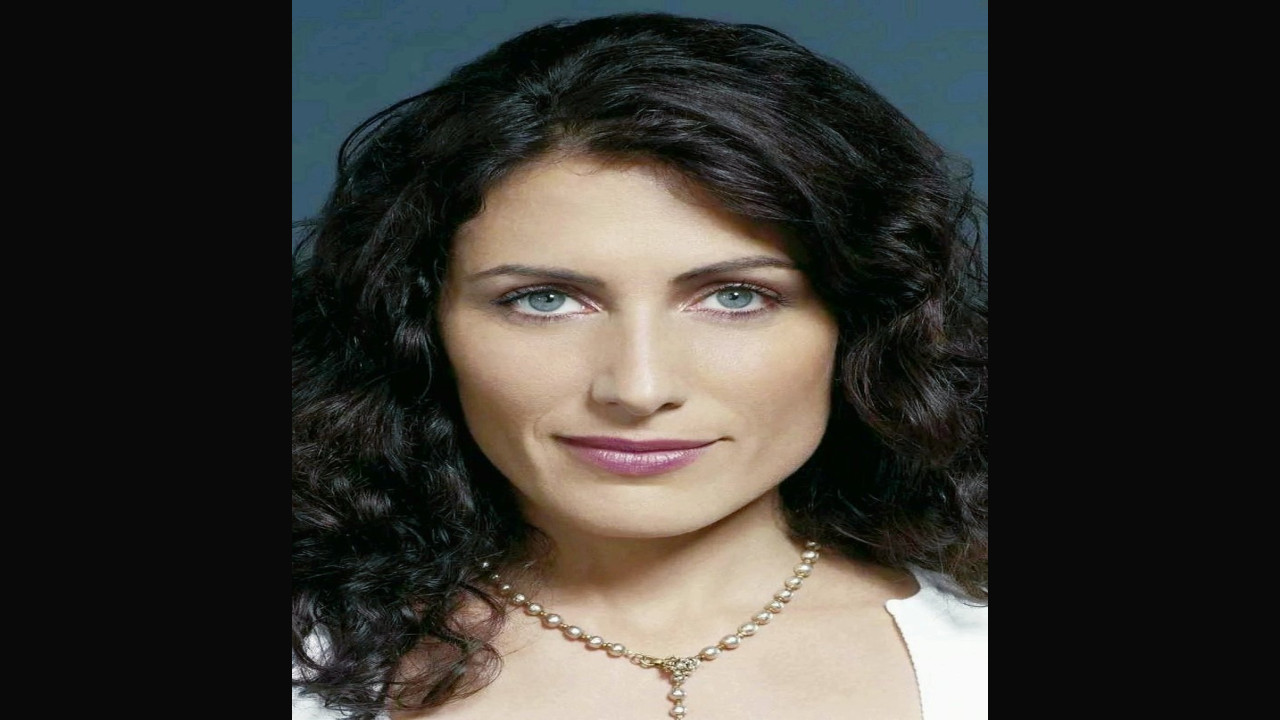 Lisa Edelstein (Presentadora)