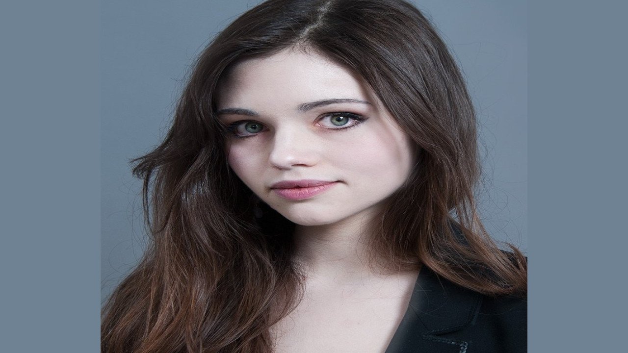 India Eisley | Actriz Estadounidense conocida por Thriller, Drama y Terror