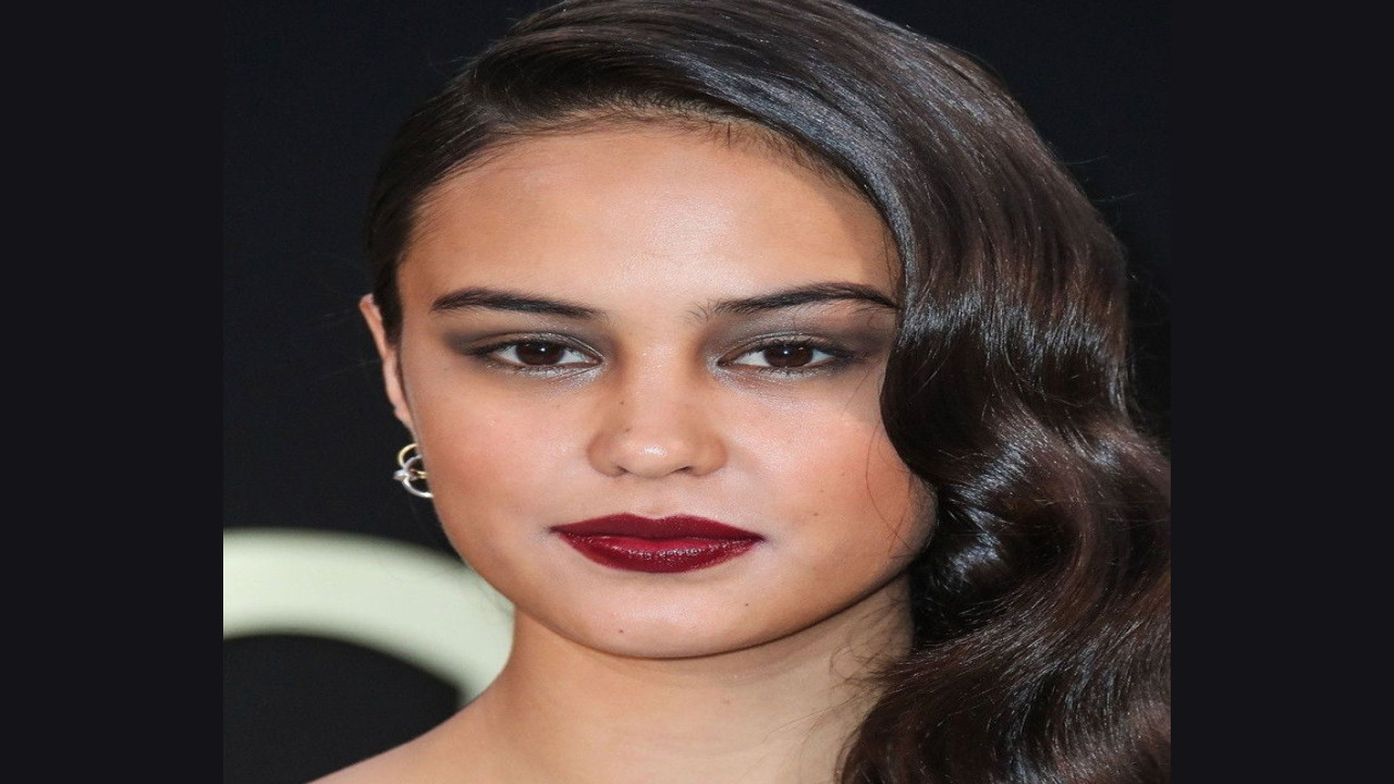 Courtney Eaton (Actriz)