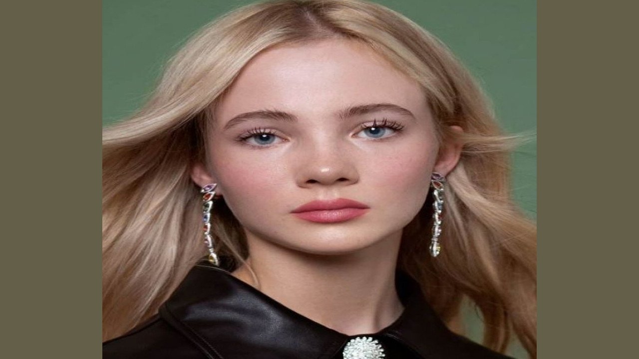 Freya Allan (Actriz)
