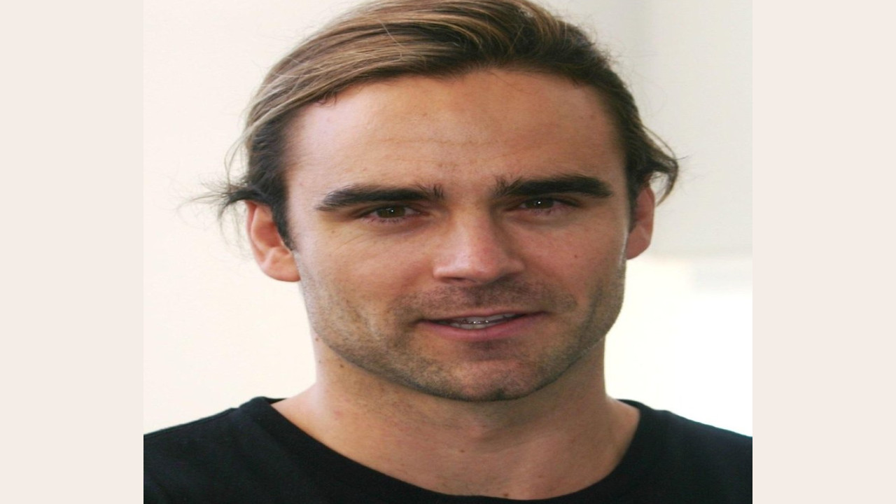 Dustin Clare (Actor)