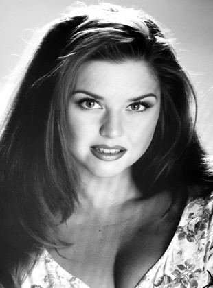 Julia Parton (Actriz)