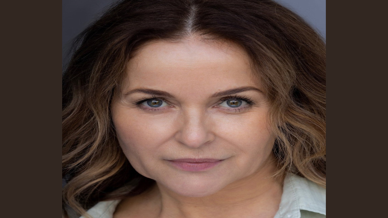 Julia Sawalha (Actriz)
