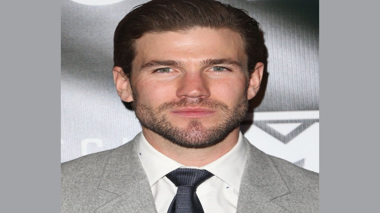 Austin Stowell (Actor)