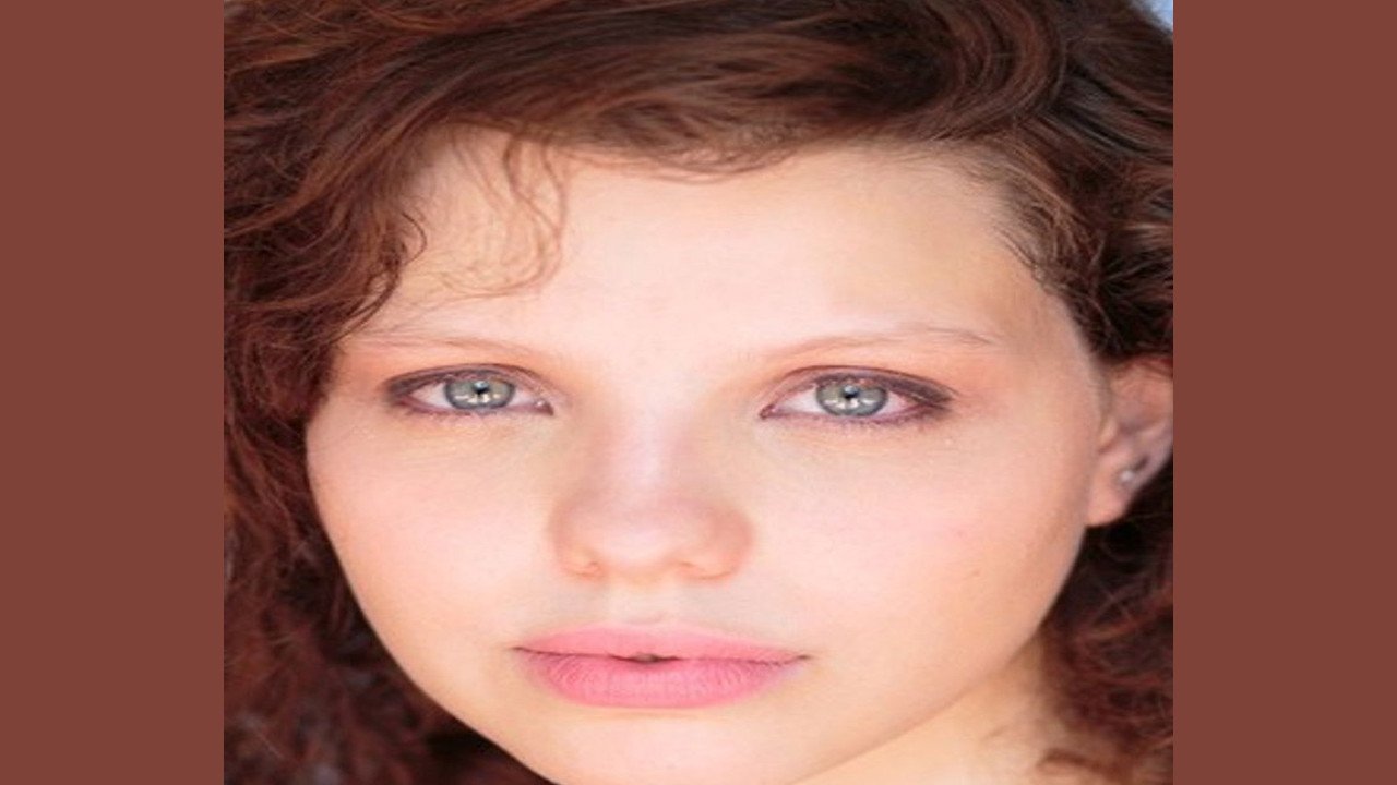 Chloë Levine (Actriz)