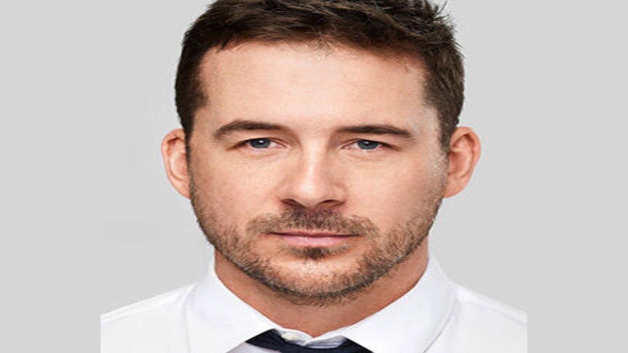 Barry Sloane (Actor)