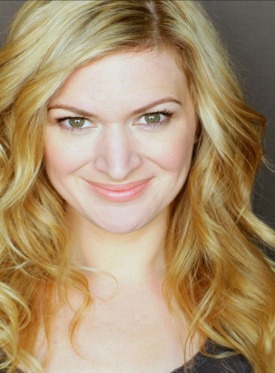 Kelly Hutchinson (Actriz)