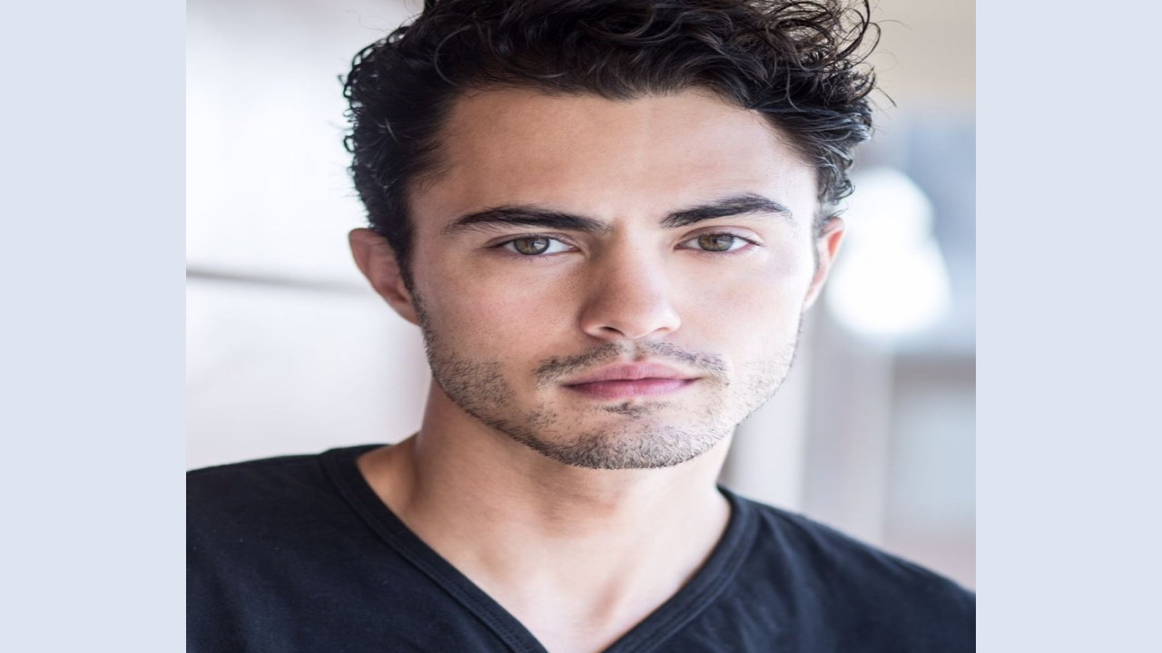 Darren Barnet (Actor)