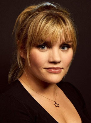 Emerald Fennell (Directora)