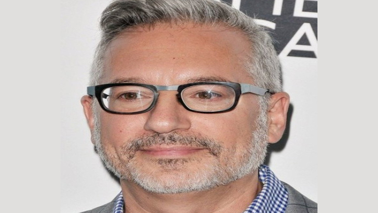 Jeremy Podeswa (Director)