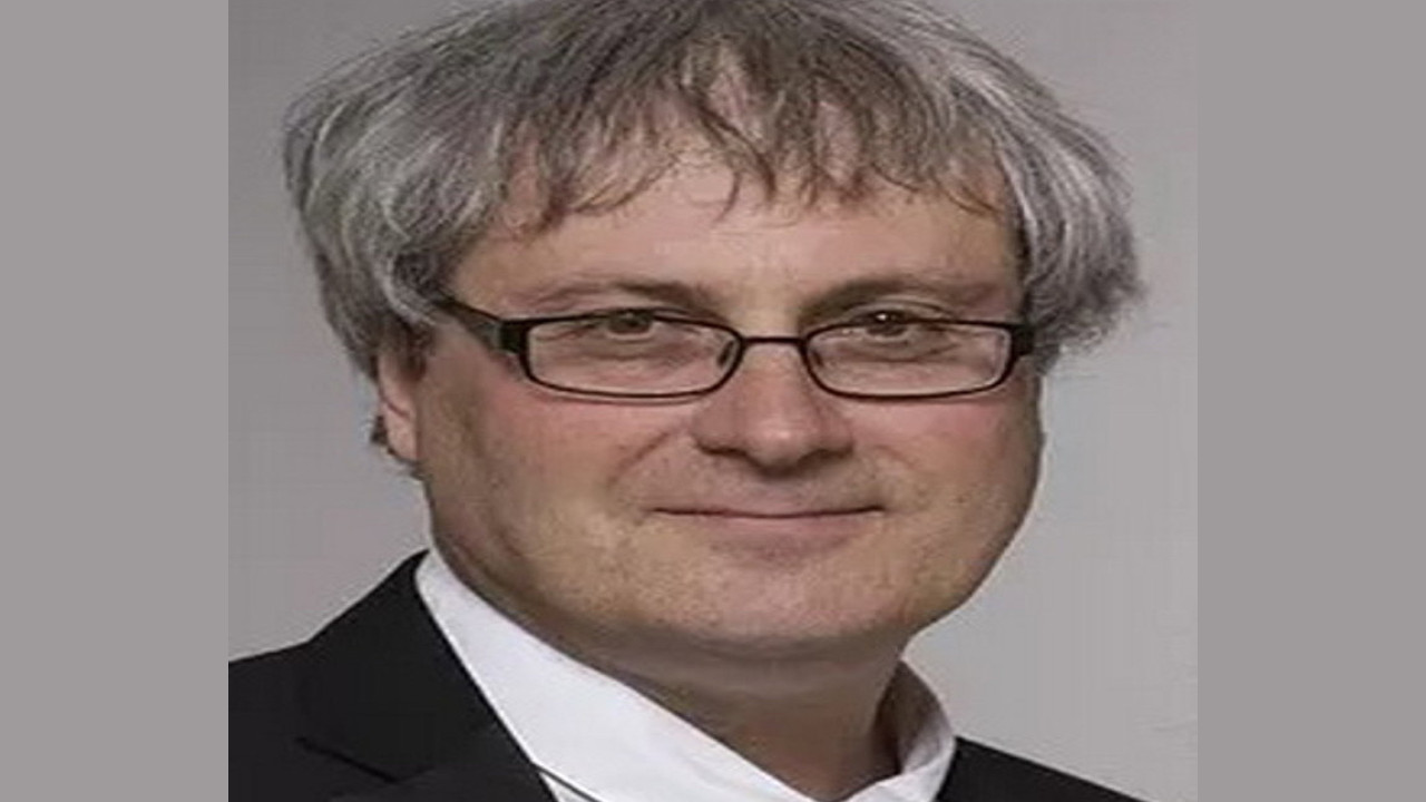 Simon Curtis (Director)