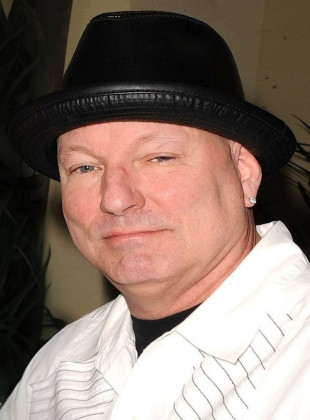 Charles H. Eglee (Guionista)