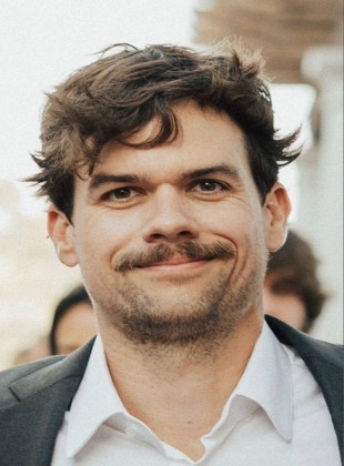 Michael Waldron (Guionista)