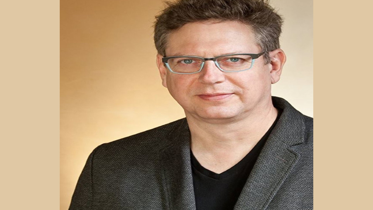 Michael R. Perry (Guionista)